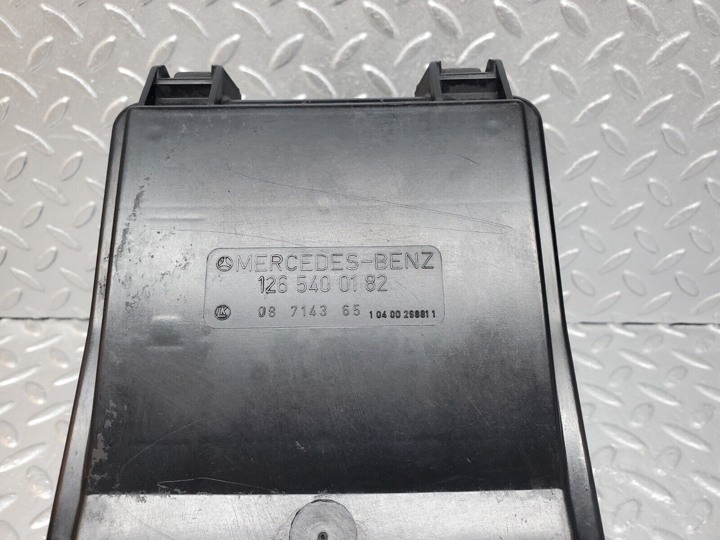 45722 Mercedes-Benz W126 420SE Fuse Box Housing 1265401650 1265400182