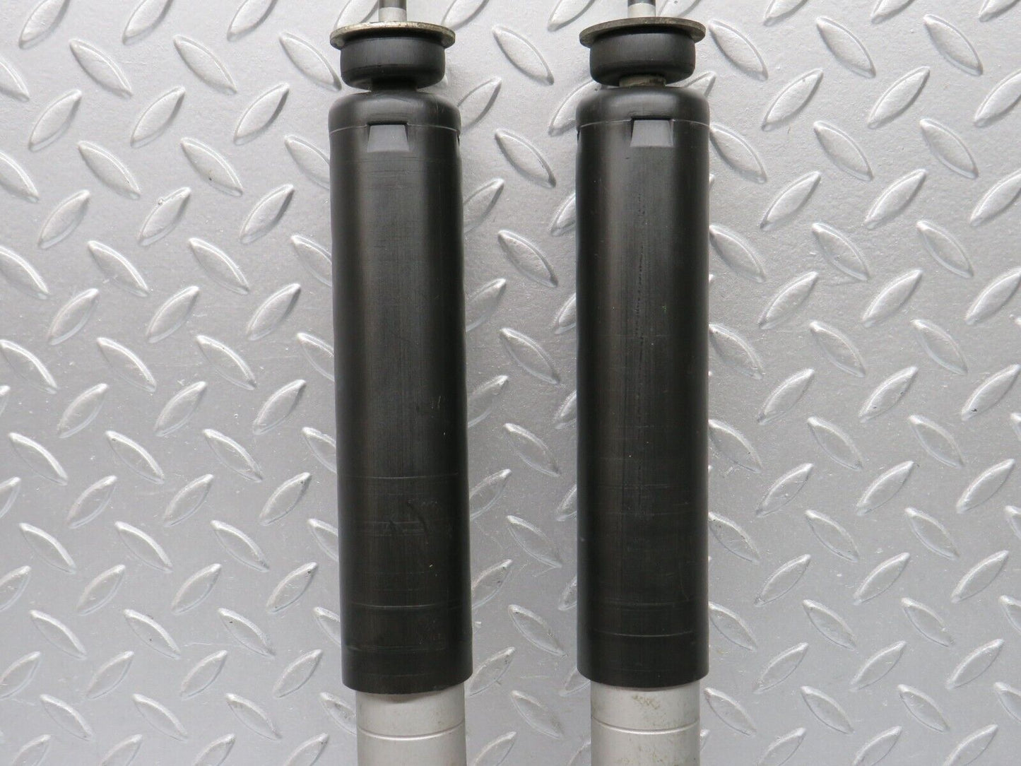 38897 Mercedes-Benz W201 190E 2.6L Rear Shock Absorber Kyb 553177