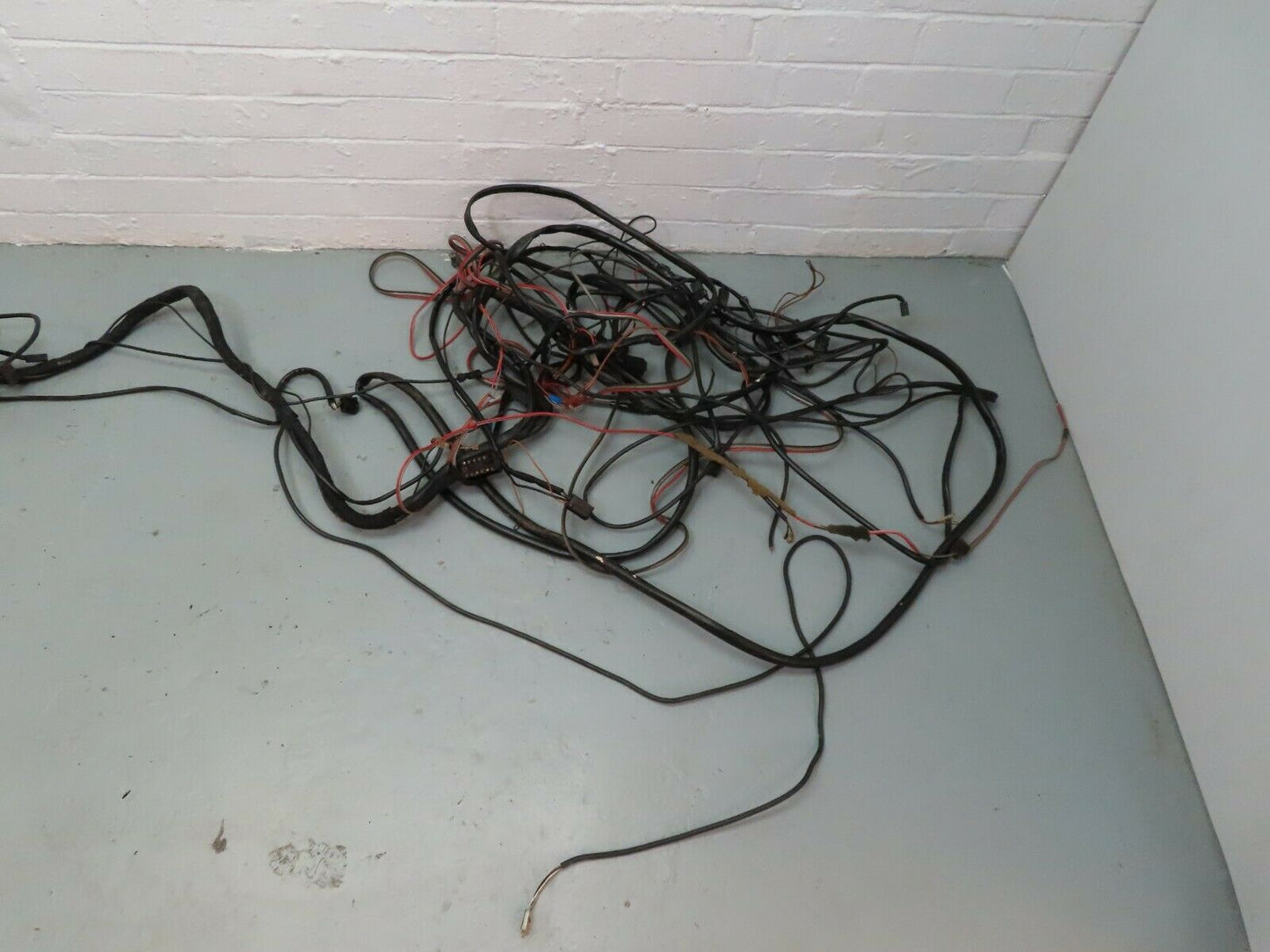 5943 Mercedes-Benz W123 200 Engine Chassis Body Wire Wiring Harness