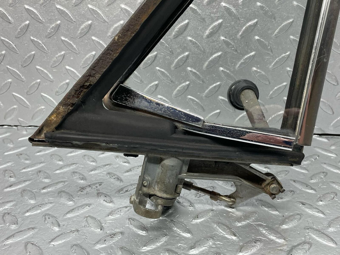 40521 Mercedes-Benz W108 Front Left Quarter Window