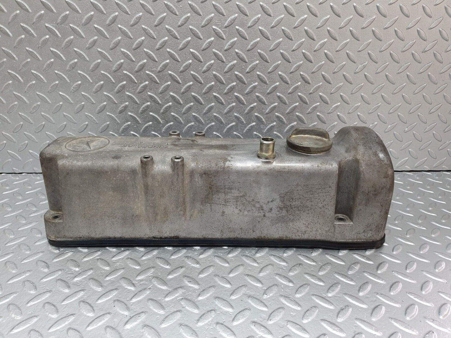 40866 Mercedes-Benz W123 240D Cylinder Head Valve Cover 6160161105