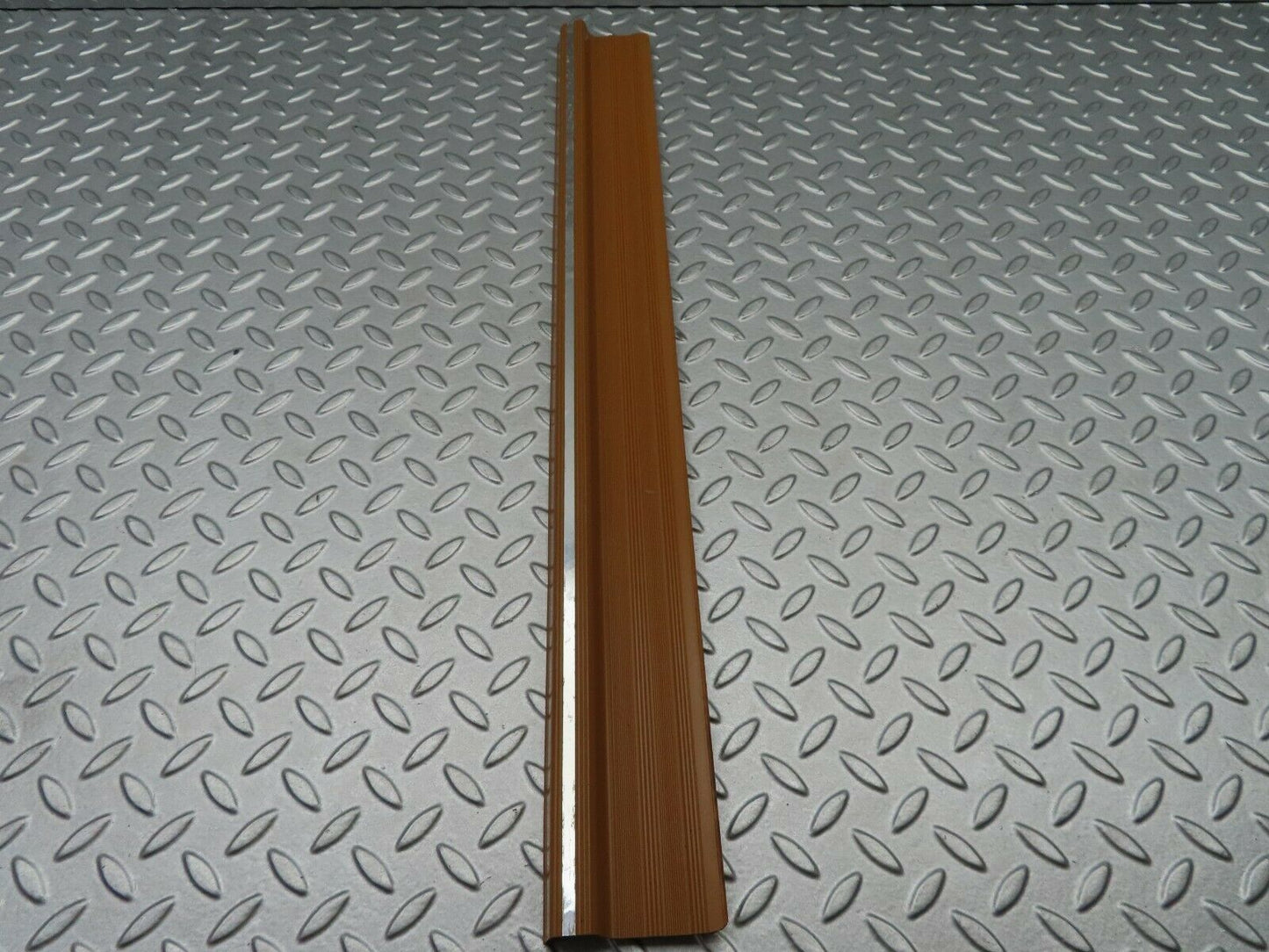 5666 Mercedes-Benz W123 200 Front Left Door Sill