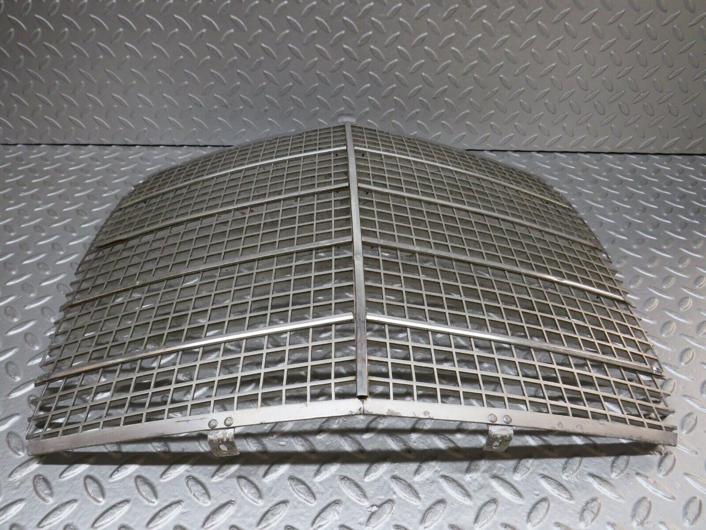 37583 Mercedes-Benz W109 300SEL Bonnet Grill