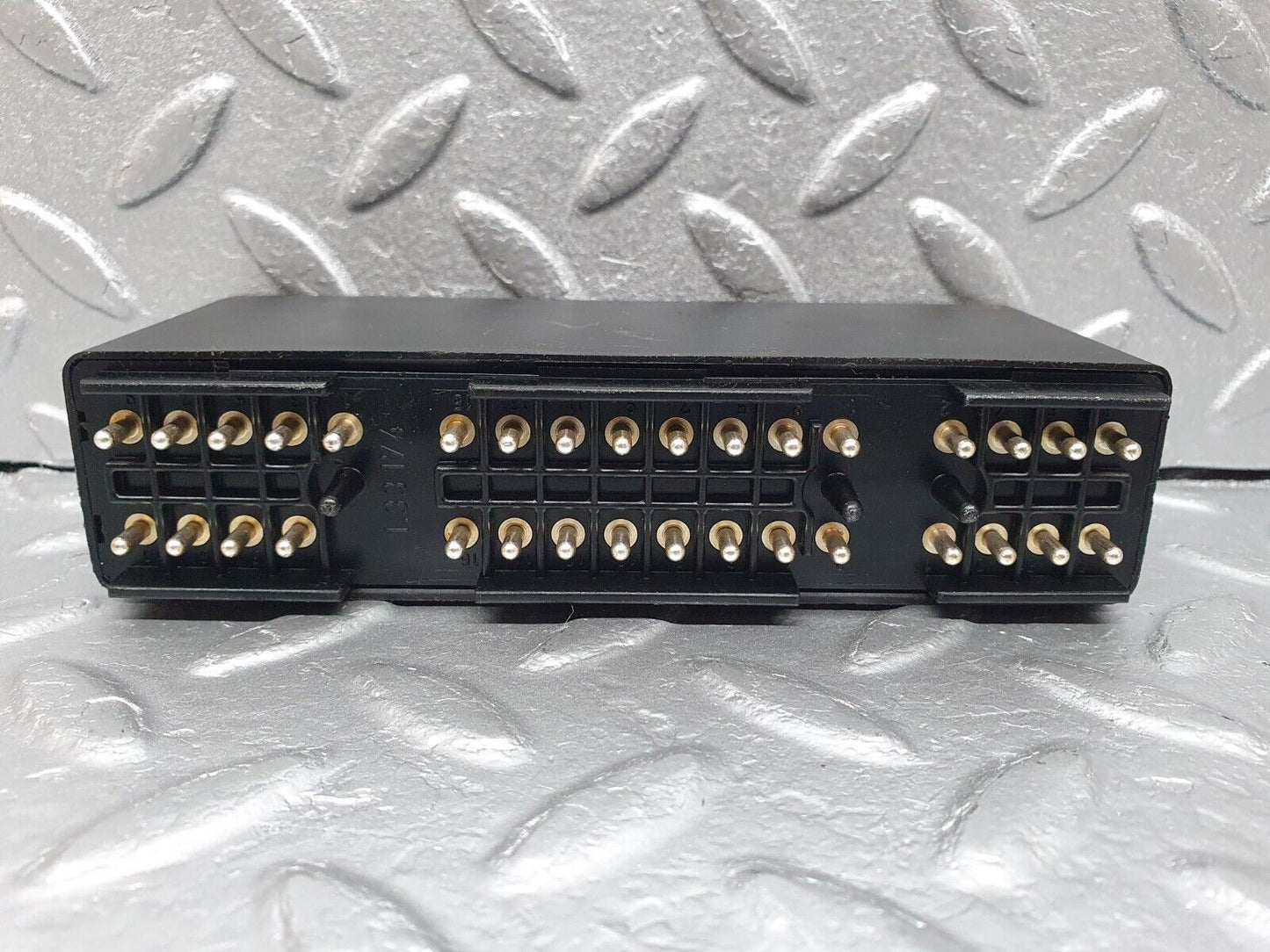 41640 Mercedes-Benz W124 200E Light Control Relay 1265420032