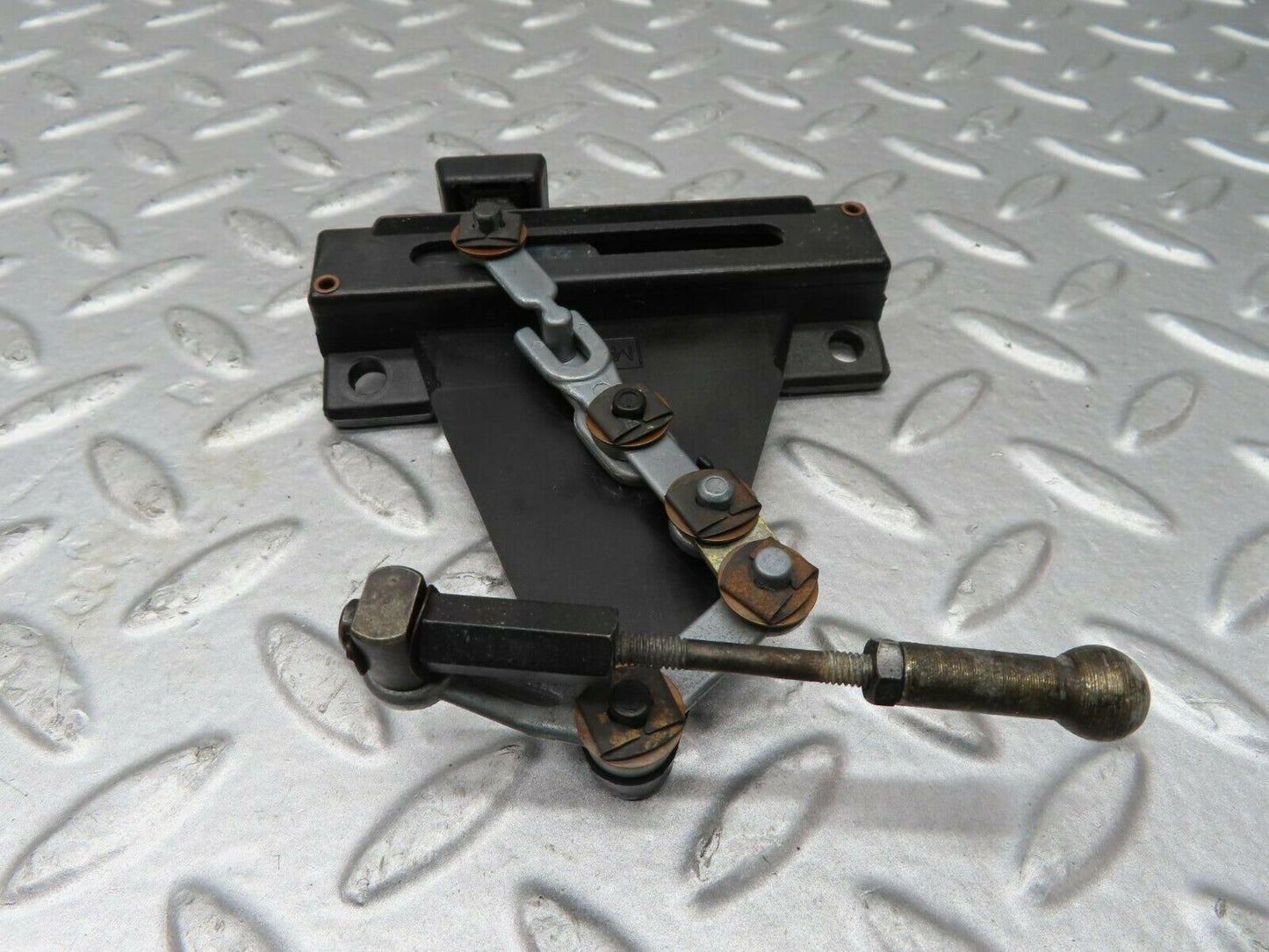 15608 Mercedes-Benz R107 450SL Coupe Air Vent Control Lever Centre