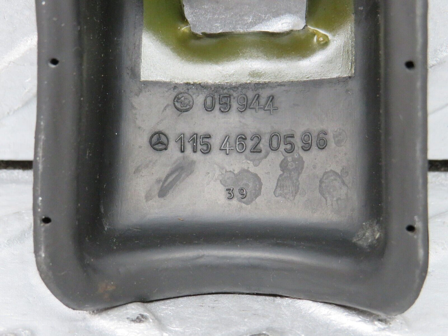 37436 Mercedes-Benz W109 300SEL Indicator Rubber Cover 1154620596