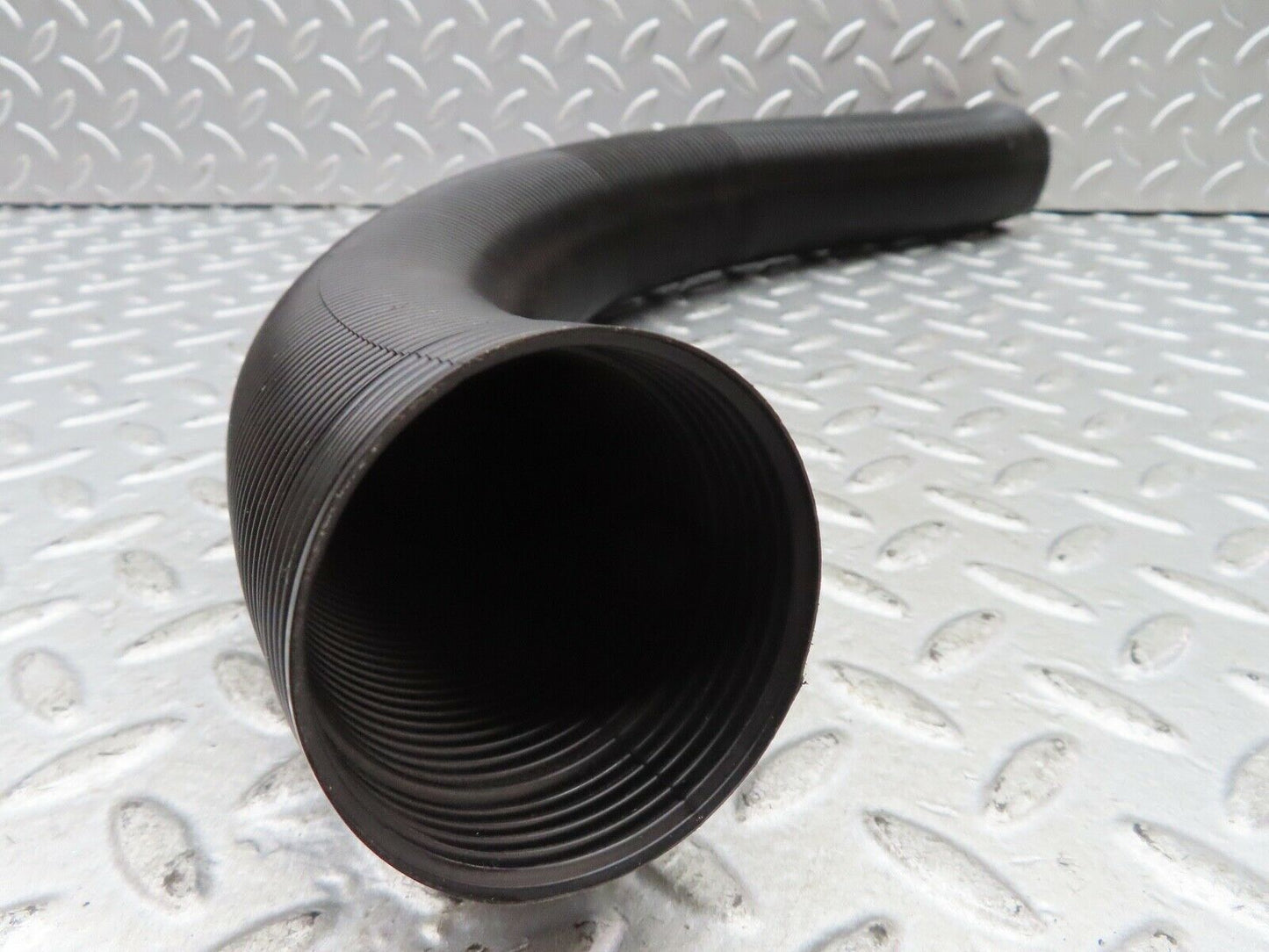 19046 Mercedes-Benz W123 300D Heater Pipe Air Pipe Left Side