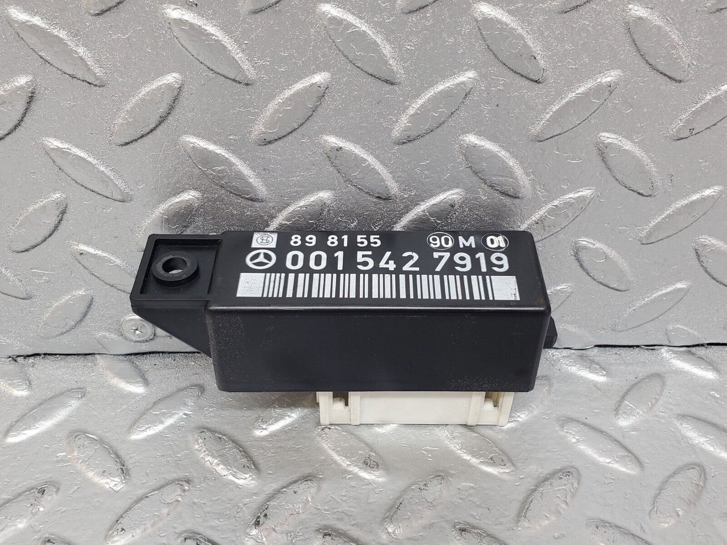 44897 Mercedes-Benz R129 300SL Coupe Windscreen Wiper Relay 0015427919