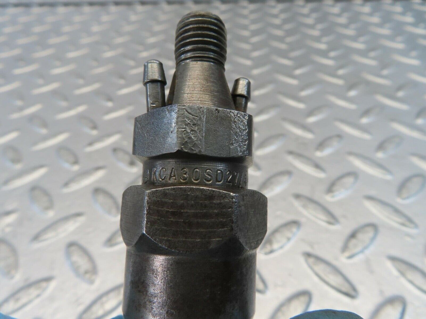 10984 Mercedes-Benz W115 220D Fuel Injector Bosch KCA30sd27/4