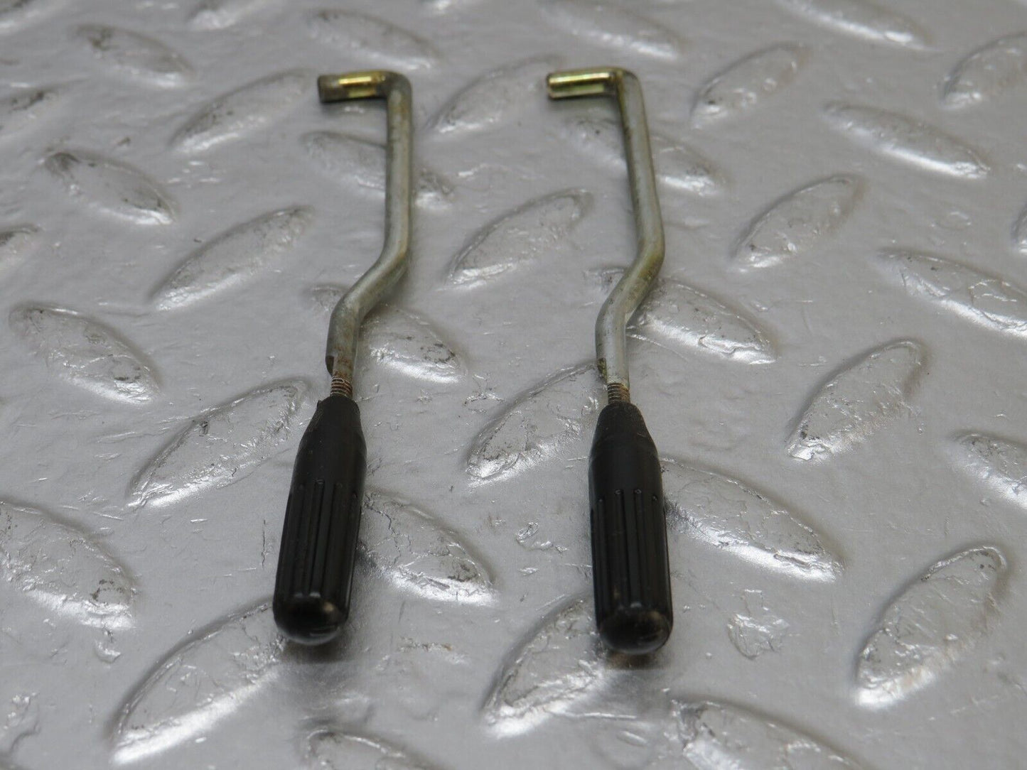 33636 Mercedes-Benz W201 190LE Front Door Lock Knob Pair