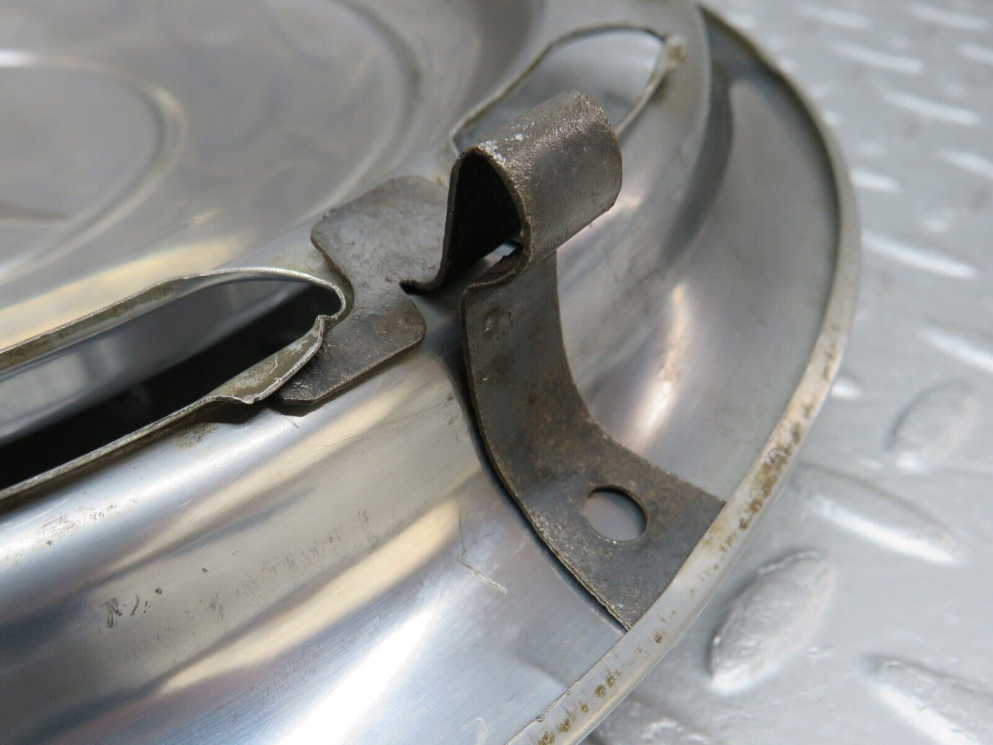 37466 Mercedes-Benz W109 300SEL Wheel Hub Cap 14"