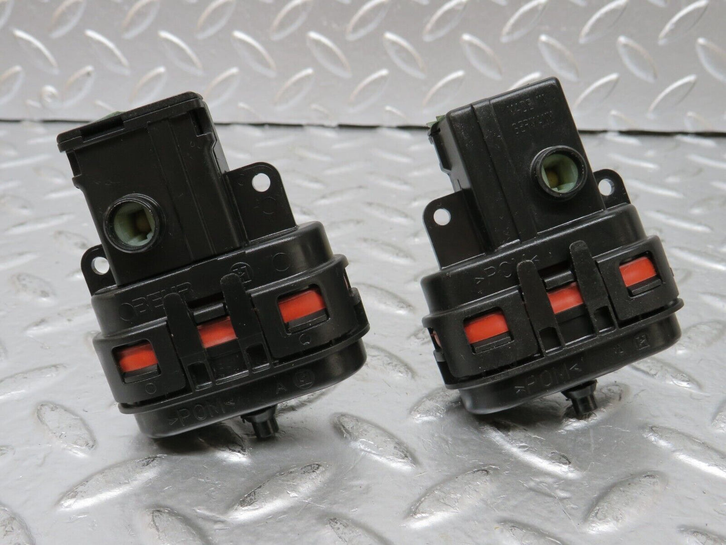 25040 Mercedes-Benz W140 S320 2x Heater Box Vacuum Actuator 9062600602