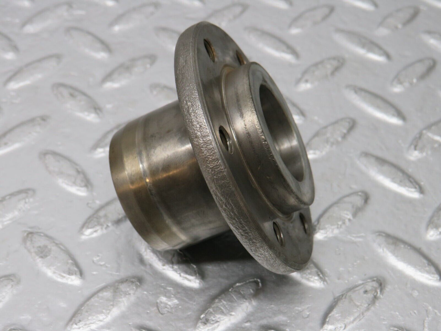32968 Mercedes-Benz C107 R107 350 V8 Crankshaft Sleeve Hub