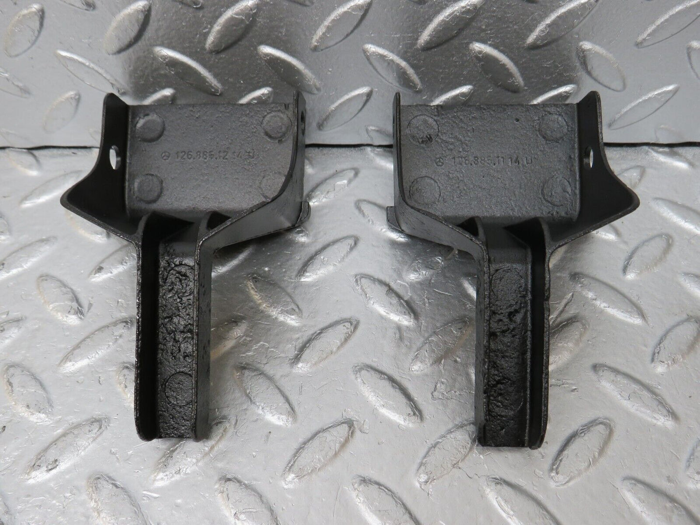 34600 Mercedes-Benz C126 380SEC Front Bumper Bracket 2x 1268851114 1268851214