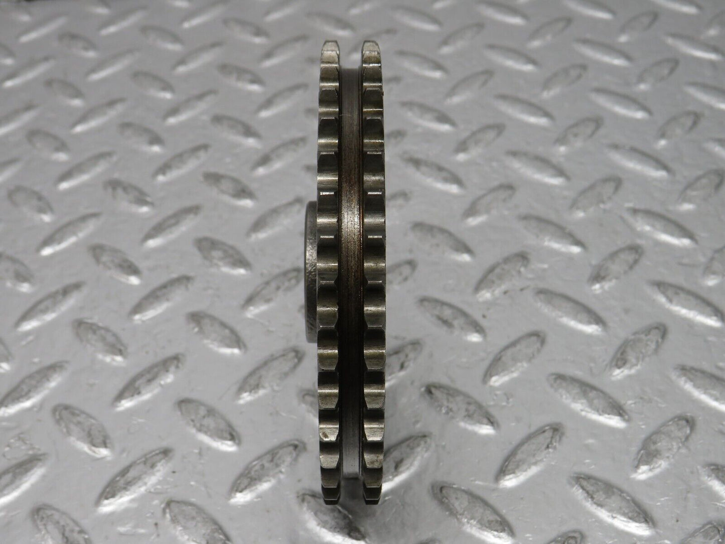 0272 Mercedes-Benz W123 220D Camshaft Timing Gear 1210520201