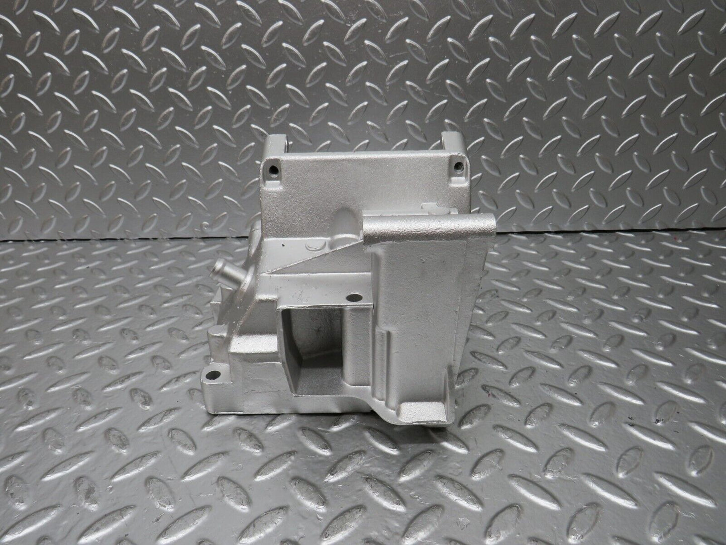 24991 Mercedes-Benz W140 S320 Air Con Compressor Bracket 1042360130
