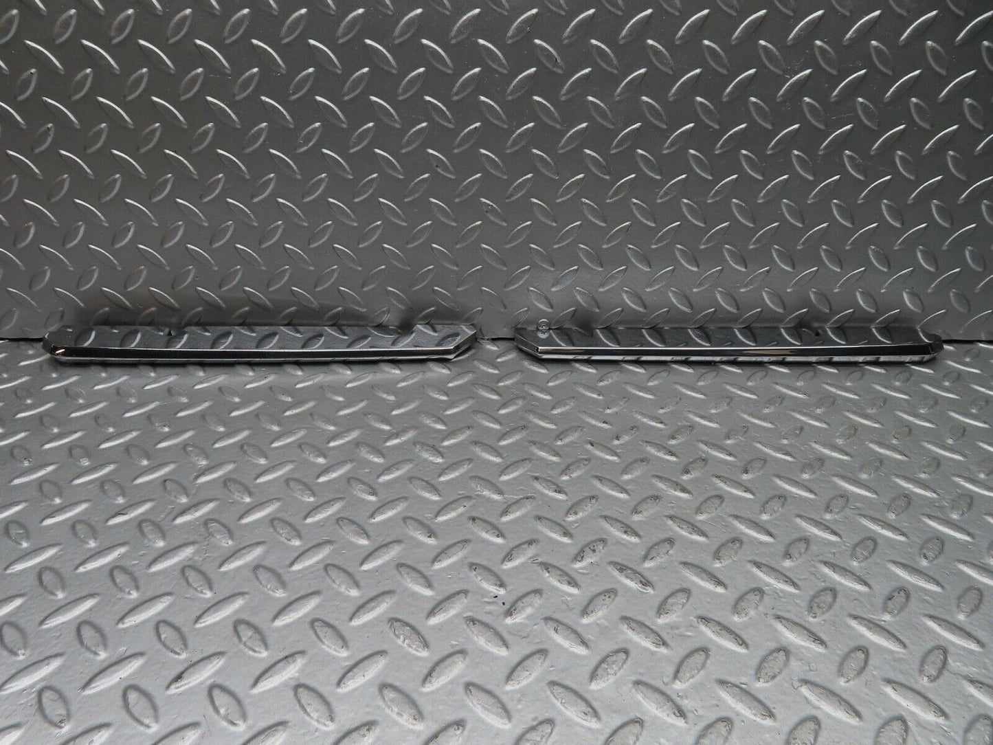 20767 Mercedes-Benz R107 450SL Coupe Bonnet Grill Chrome Trim