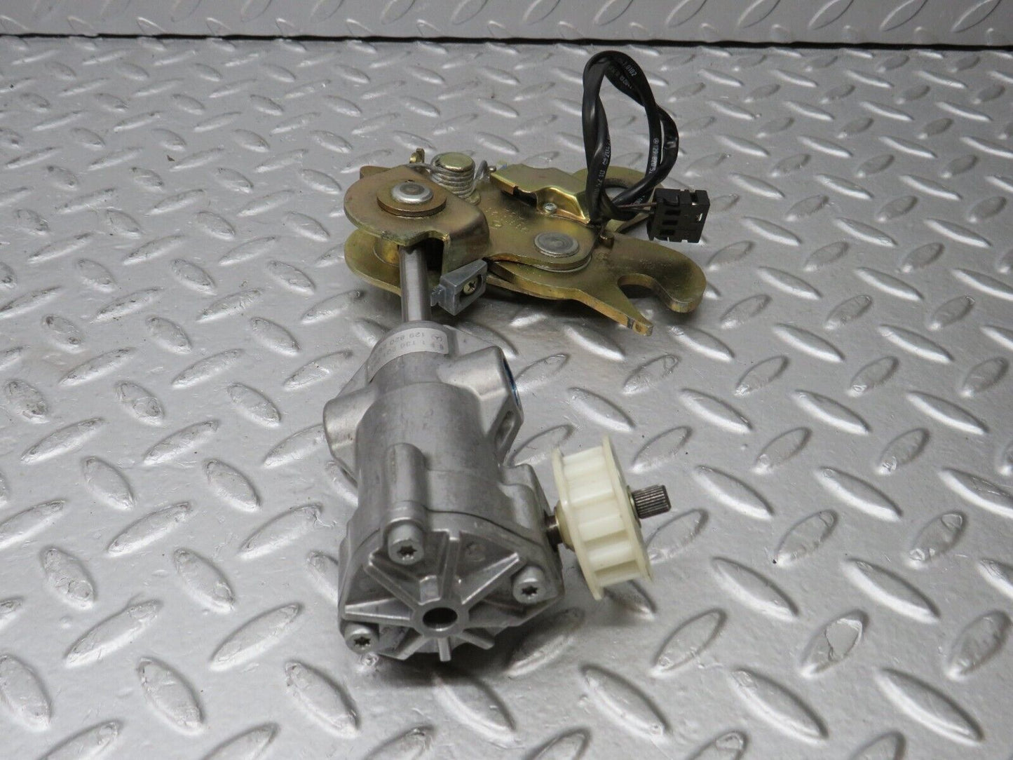 36823 Mercedes-Benz R129 300SL-24 Front Right Seat Recline Mechanism 1298202607 1136201033 1299101261