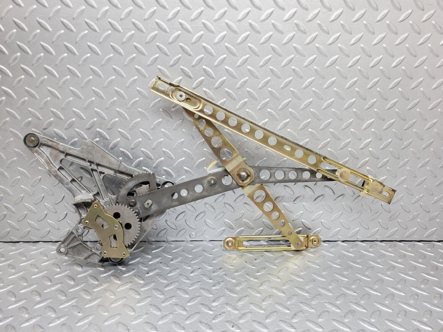 44411 Mercedes-Benz W123 280E Front Right Power Window Regulator 1237202846 1267250411