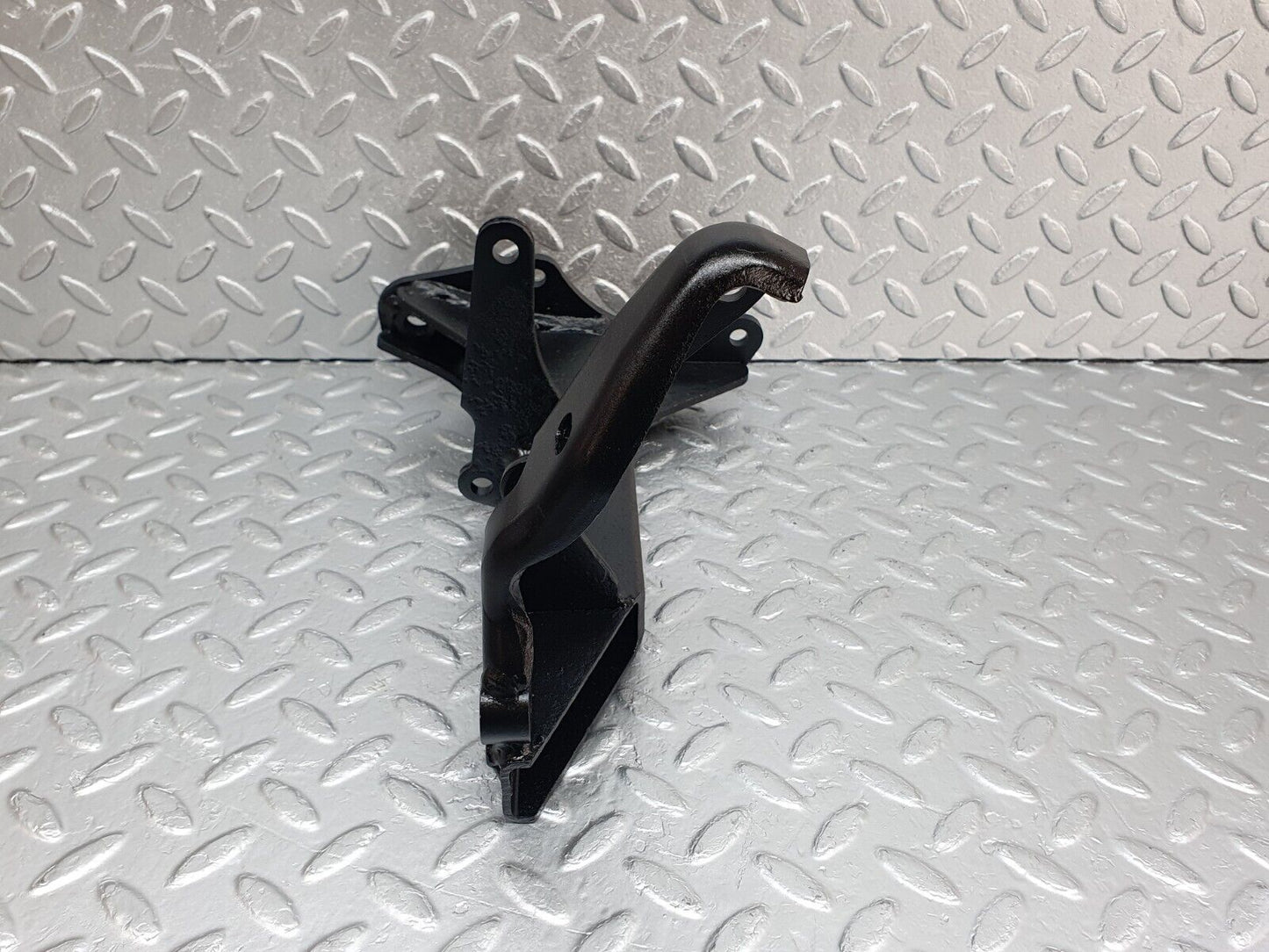 43723 Mercedes-Benz C126 380SEC Coupe Air Condition Compressor Mount Bracket