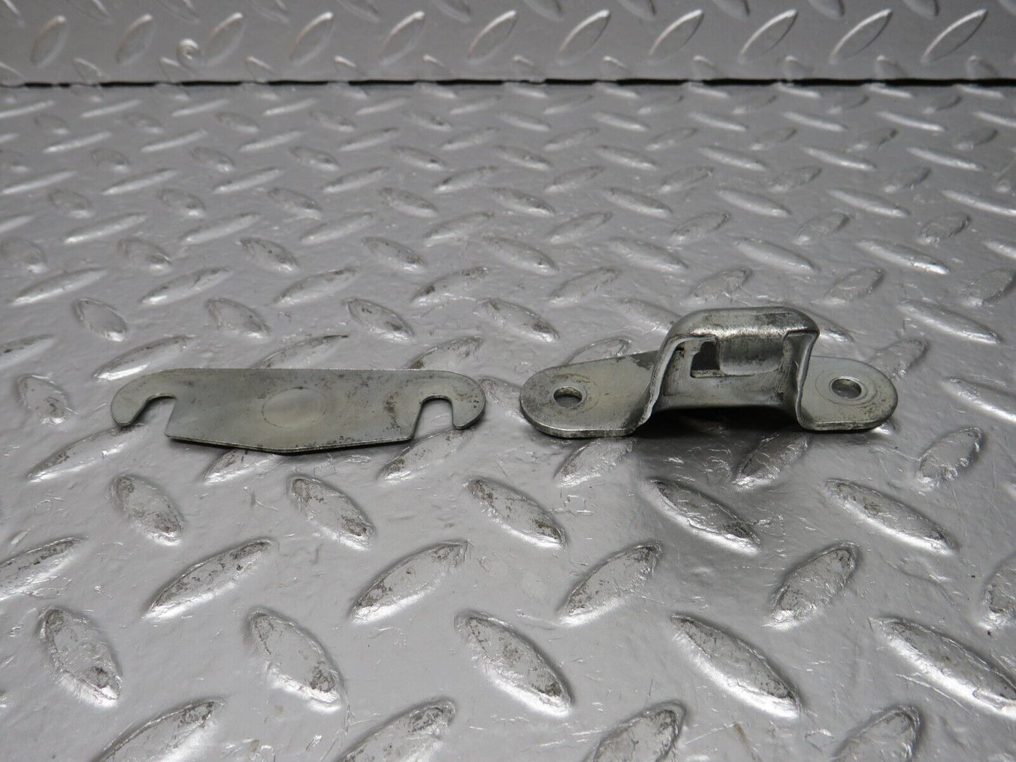 31069 Mercedes-Benz W123 200D Trunk Lock Latch 1237580150