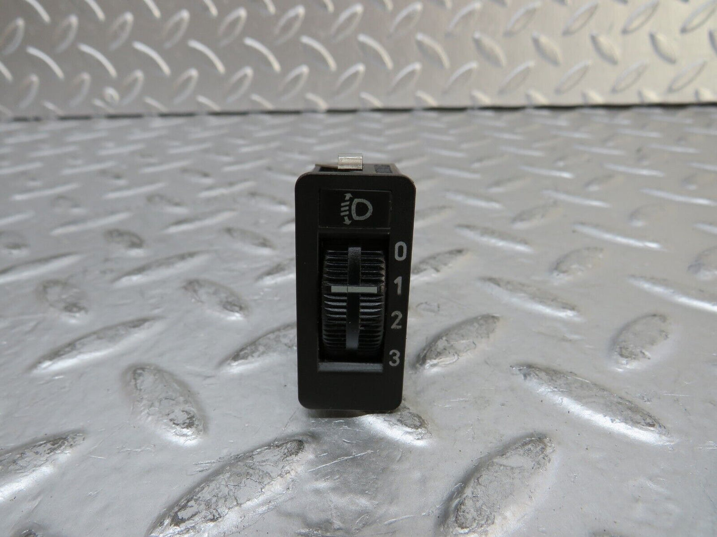 26916 Mercedes-Benz W123 240D Headlight Level Switch 0008000773