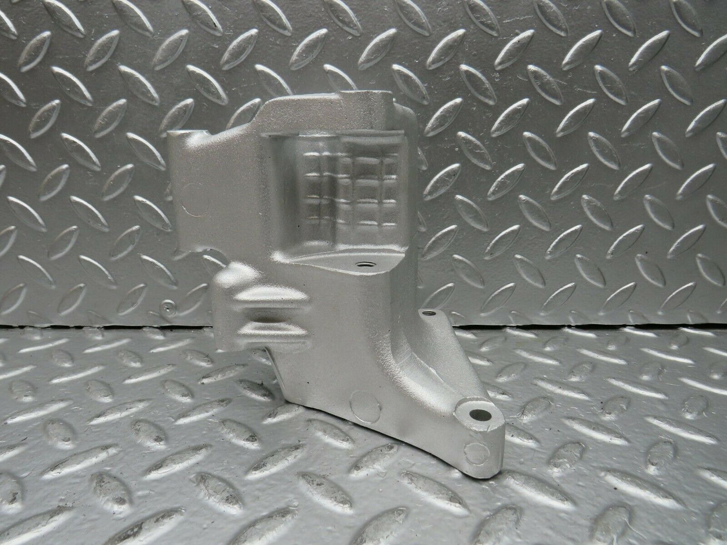 22829 Mercedes-Benz C107 450SLC Coupe Alternator Generator Bracket 1161551135