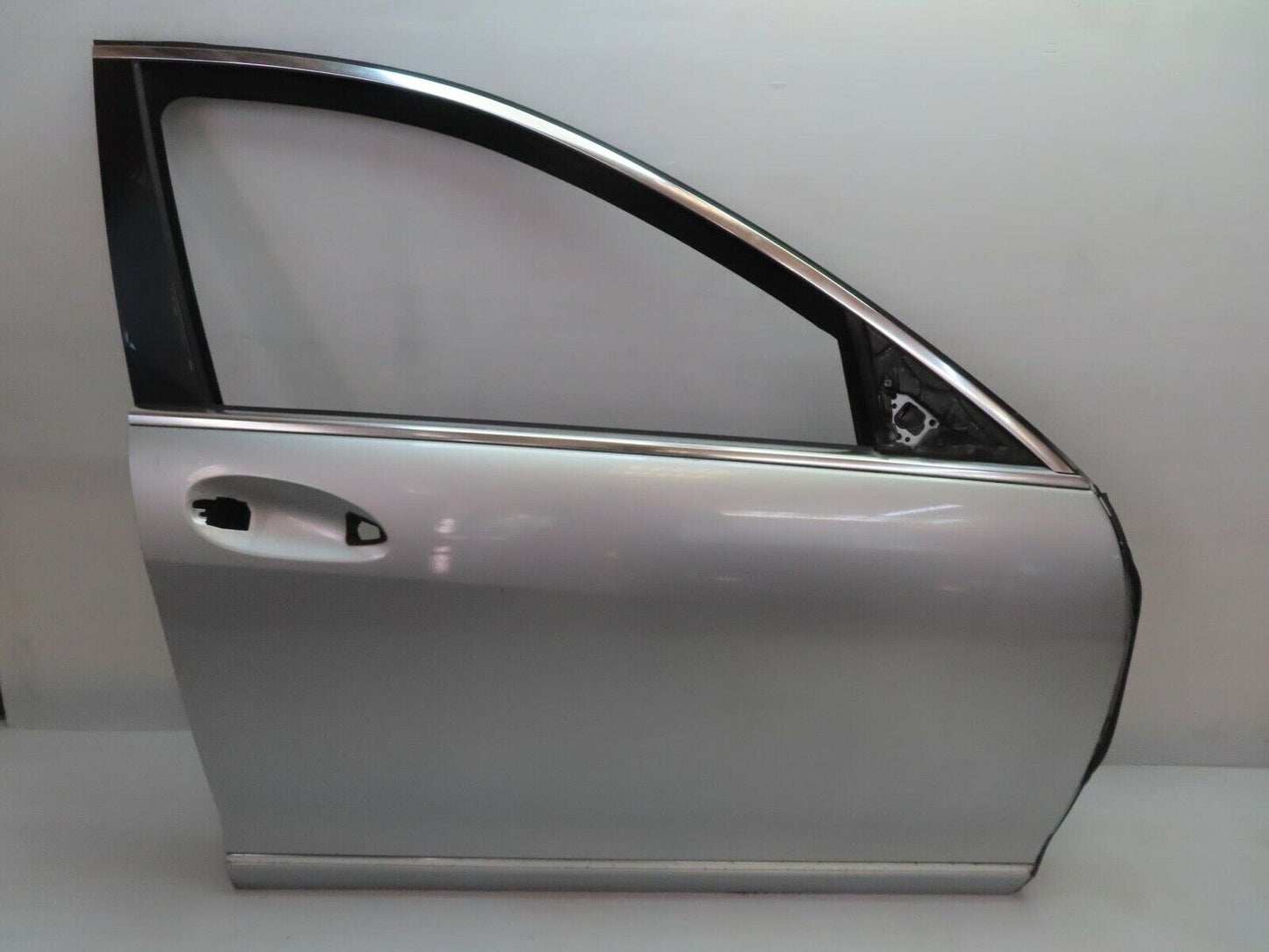 11244 Mercedes-Benz W221 S320 Front Right Door