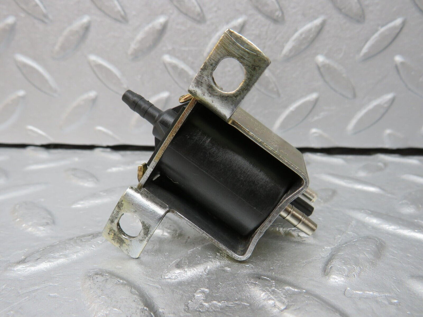 37008 Mercedes-Benz C126 420SEC Coupe Vacuum Control Valve Pierburg 0015407097
