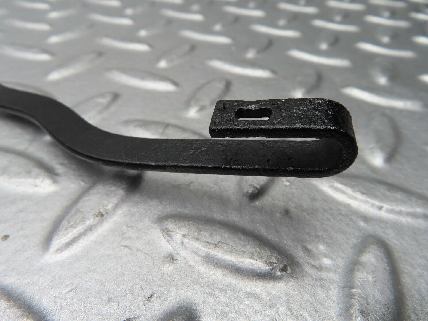 21634 Mercedes-Benz W123 230E Wiper Arm Bosch Right Side 3399990553