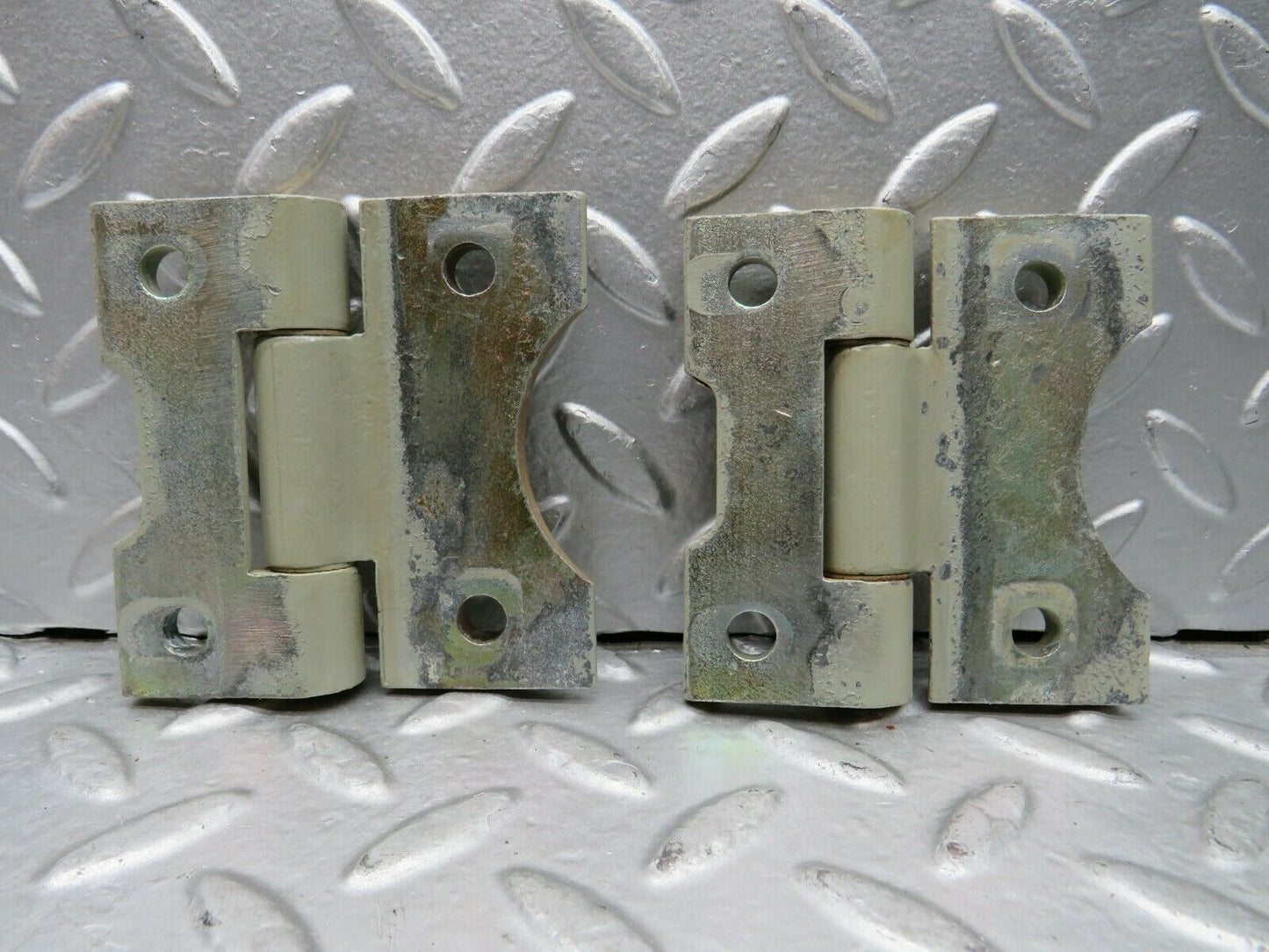 21963 Mercedes-Benz S123 280TE Wagon Left Door Hinges Pair