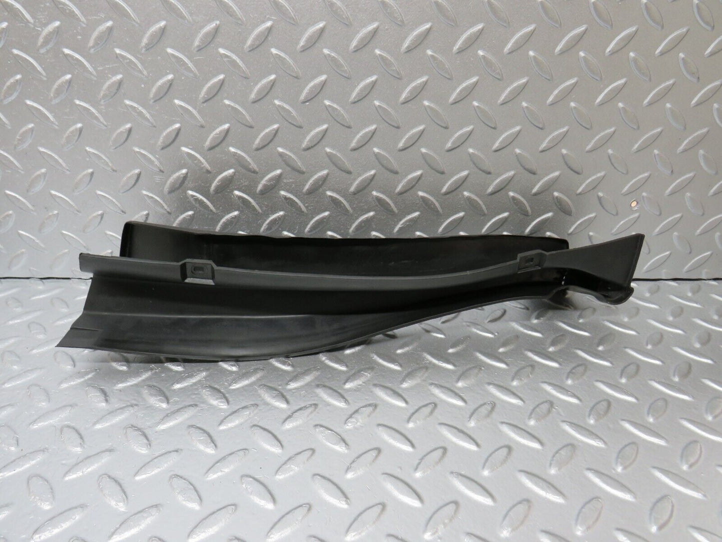 33979 Mercedes-Benz W124 260E Water Drain 1246283707 1246202667