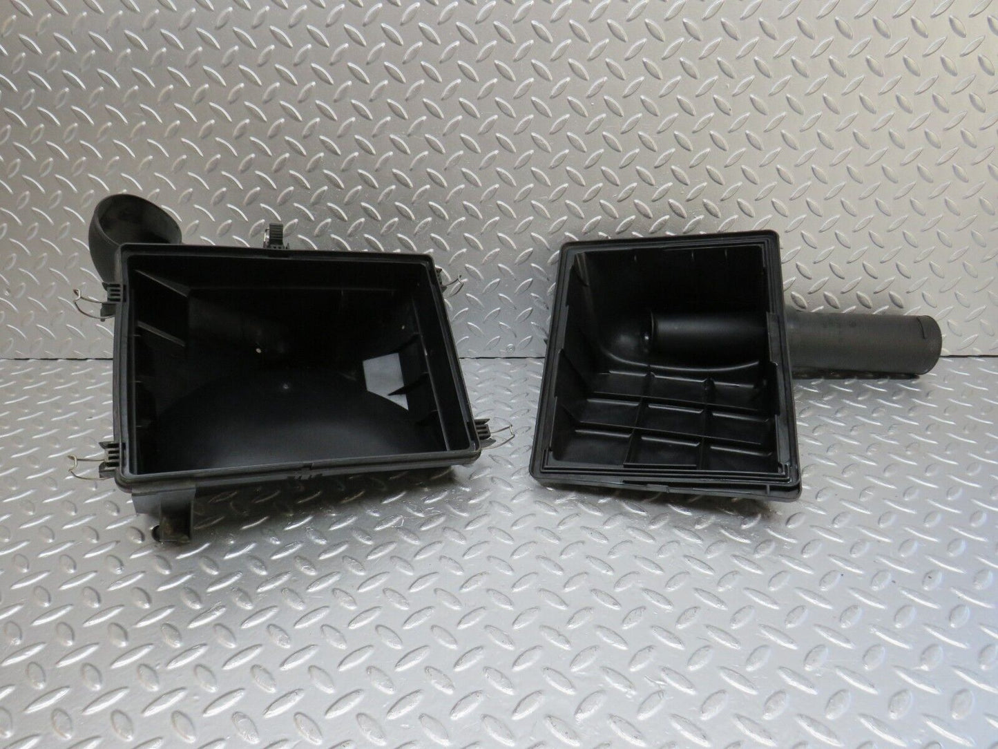 33220 Mercedes-Benz W202 C180 Air Filter Box Housing 1110940202