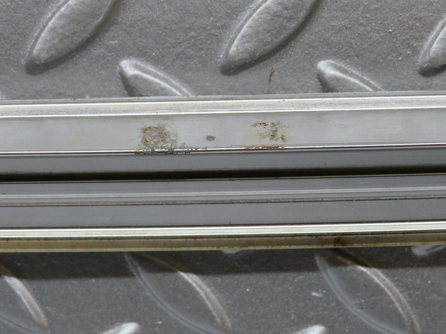40262 Mercedes-Benz R107 Hardtop Windscreen Chrome Frame