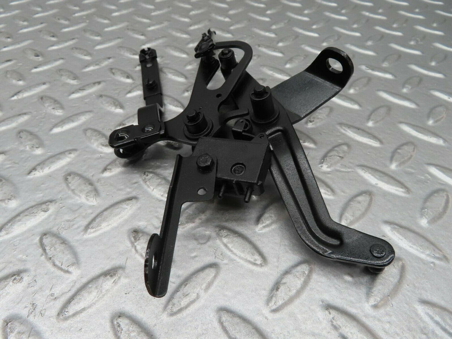15253 Mercedes-Benz W123 230E Throttle Linkage