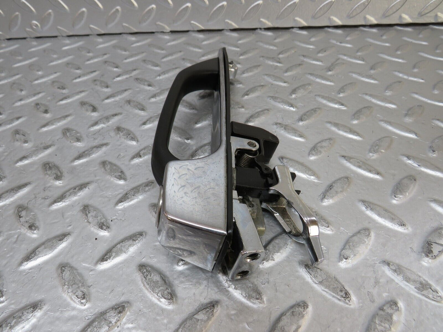 27053 Mercedes-Benz W123 280E Front Right Exterior Door Handle No Key