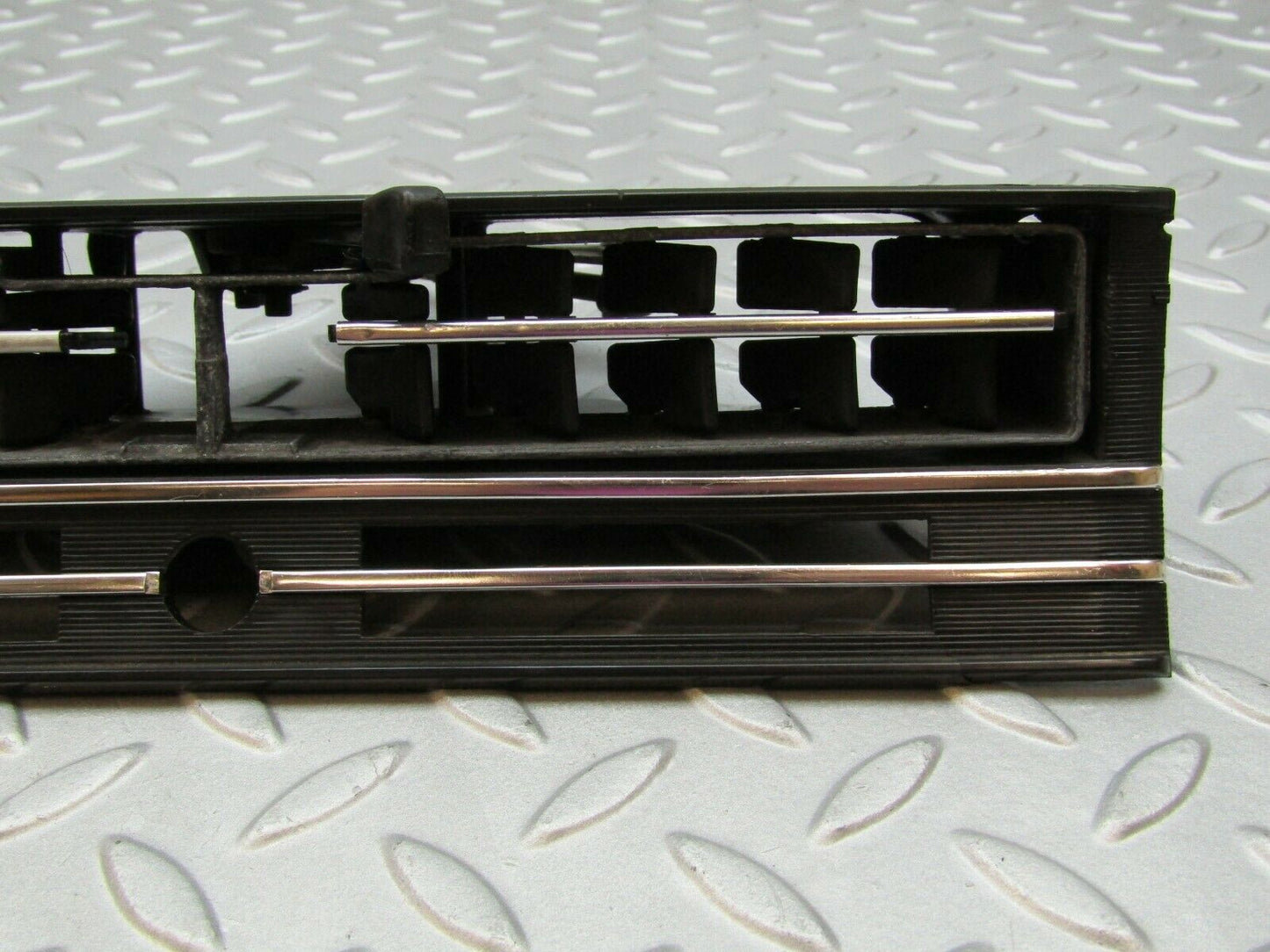 3278 Mercedes-Benz W115 220D Dashboard Centre Air Vent 1158300003
