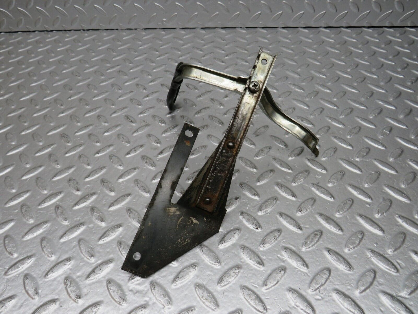 31151 Mercedes-Benz W123 200D Front Right Seat Side Sliding Handle