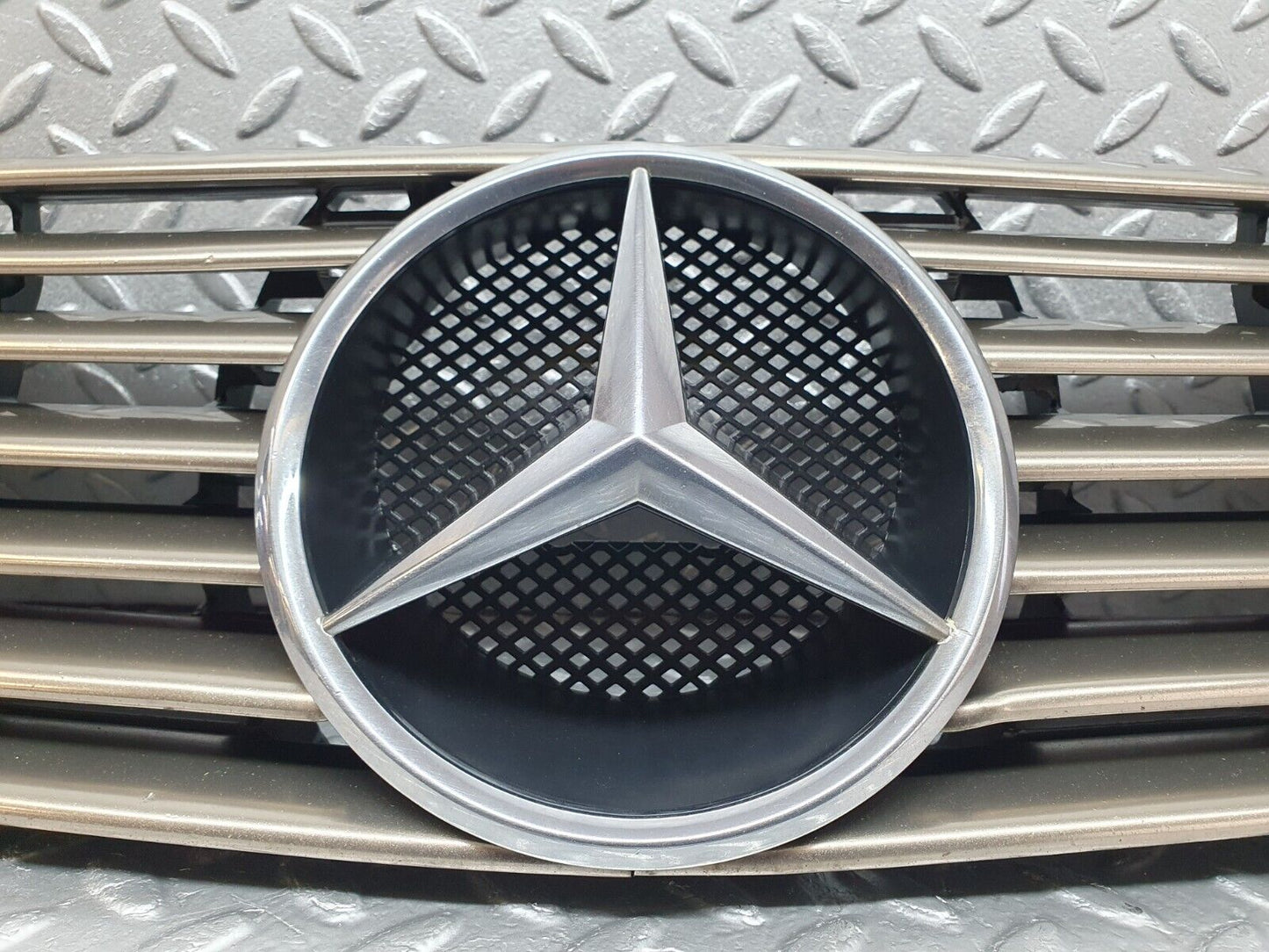 42175 Mercedes-Benz R129 320SL Coupe Bonnet Grill 1298800185