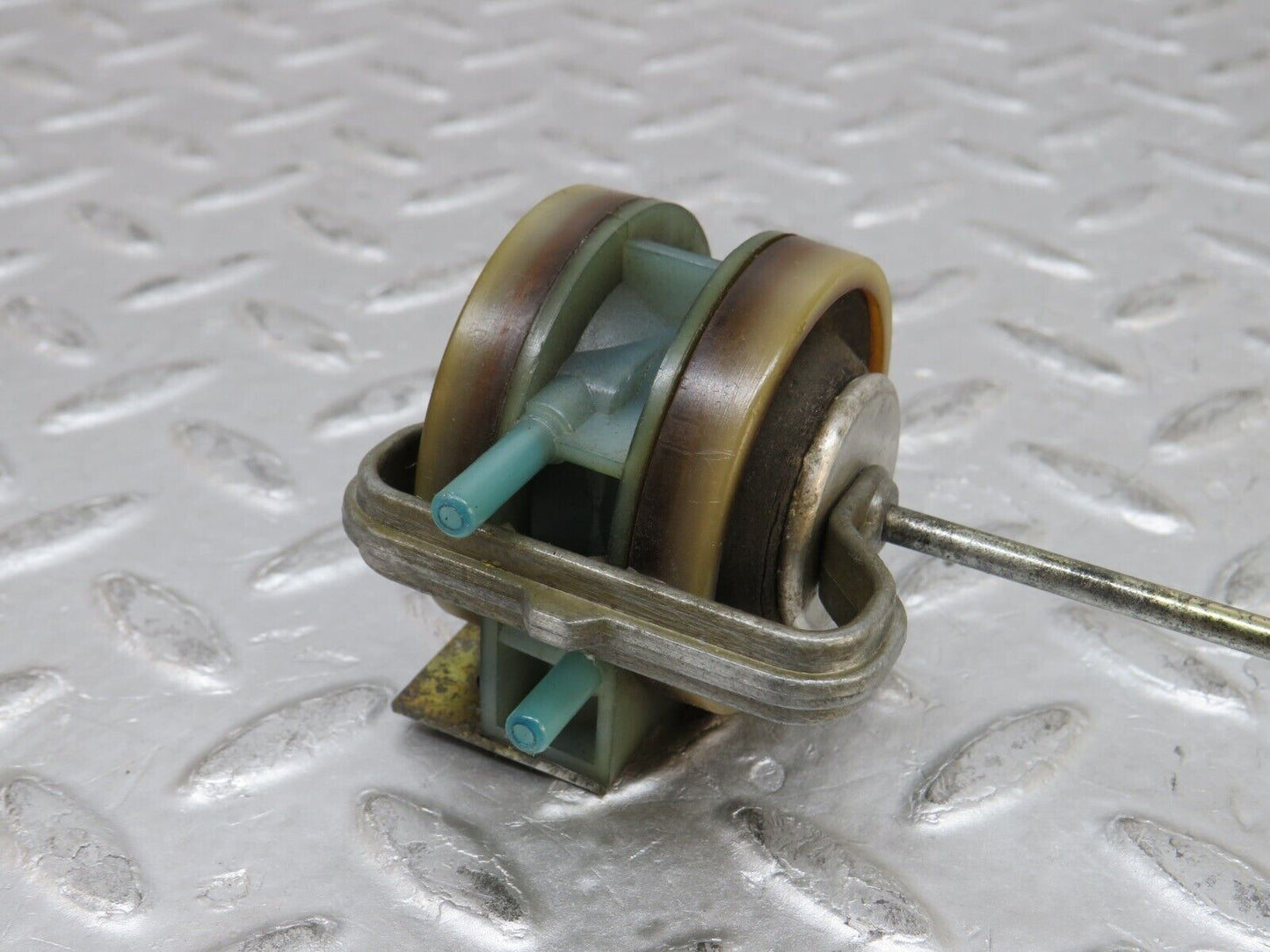 37293 Mercedes-Benz W109 300SEL Rear Left Door Lock Vacuum Actuator