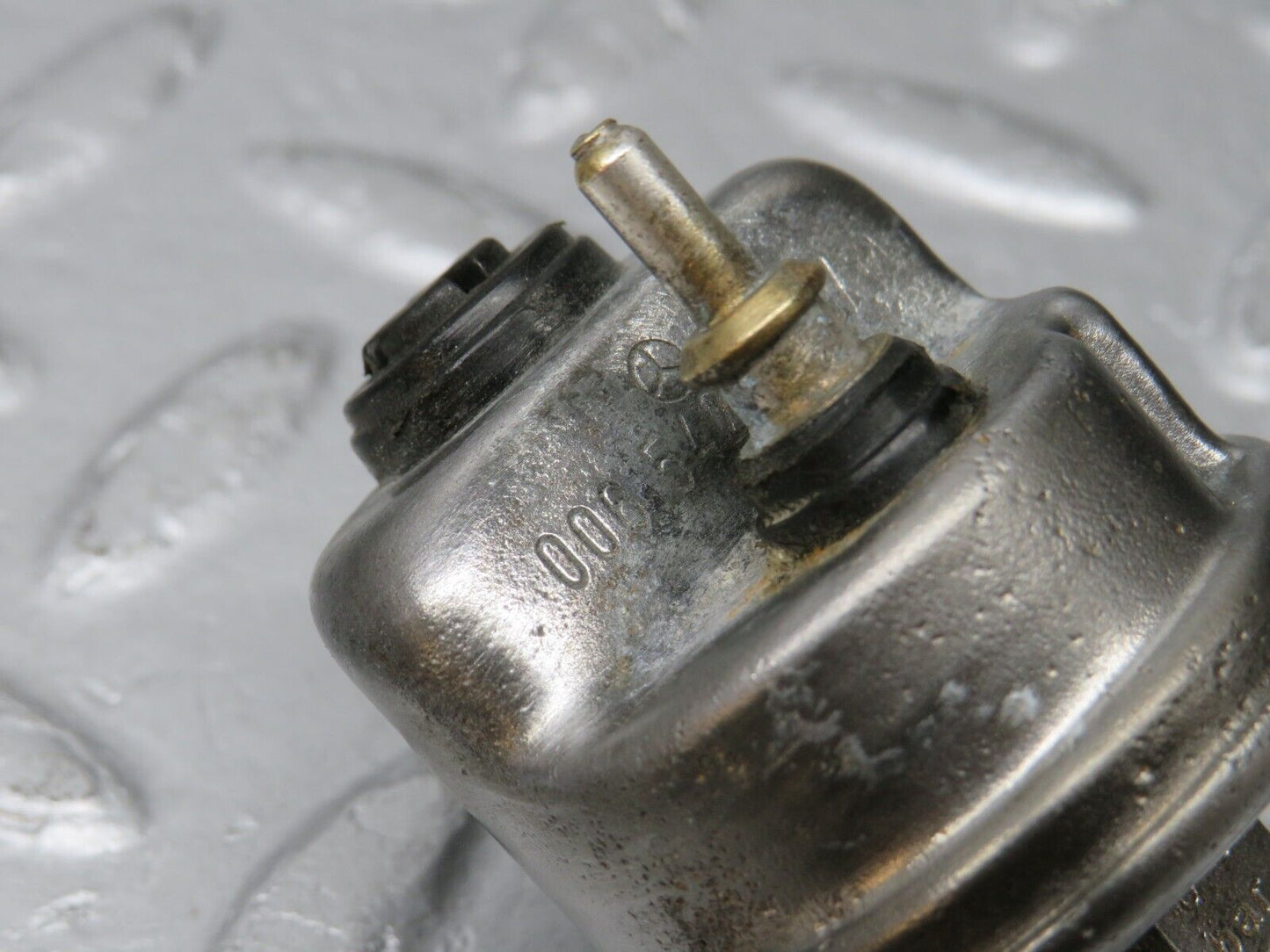 39152 Mercedes-Benz W201 190E Oil Pressure Sensor VDO