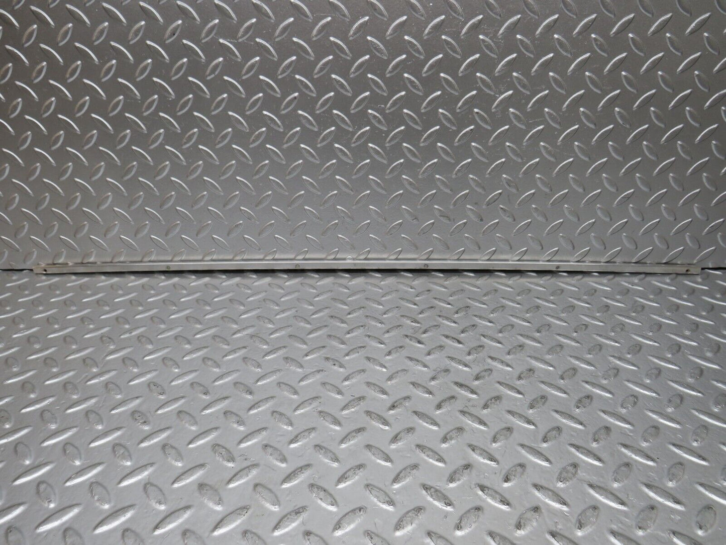 27000 Mercedes-Benz W123 240D Sunroof Chrome Trim