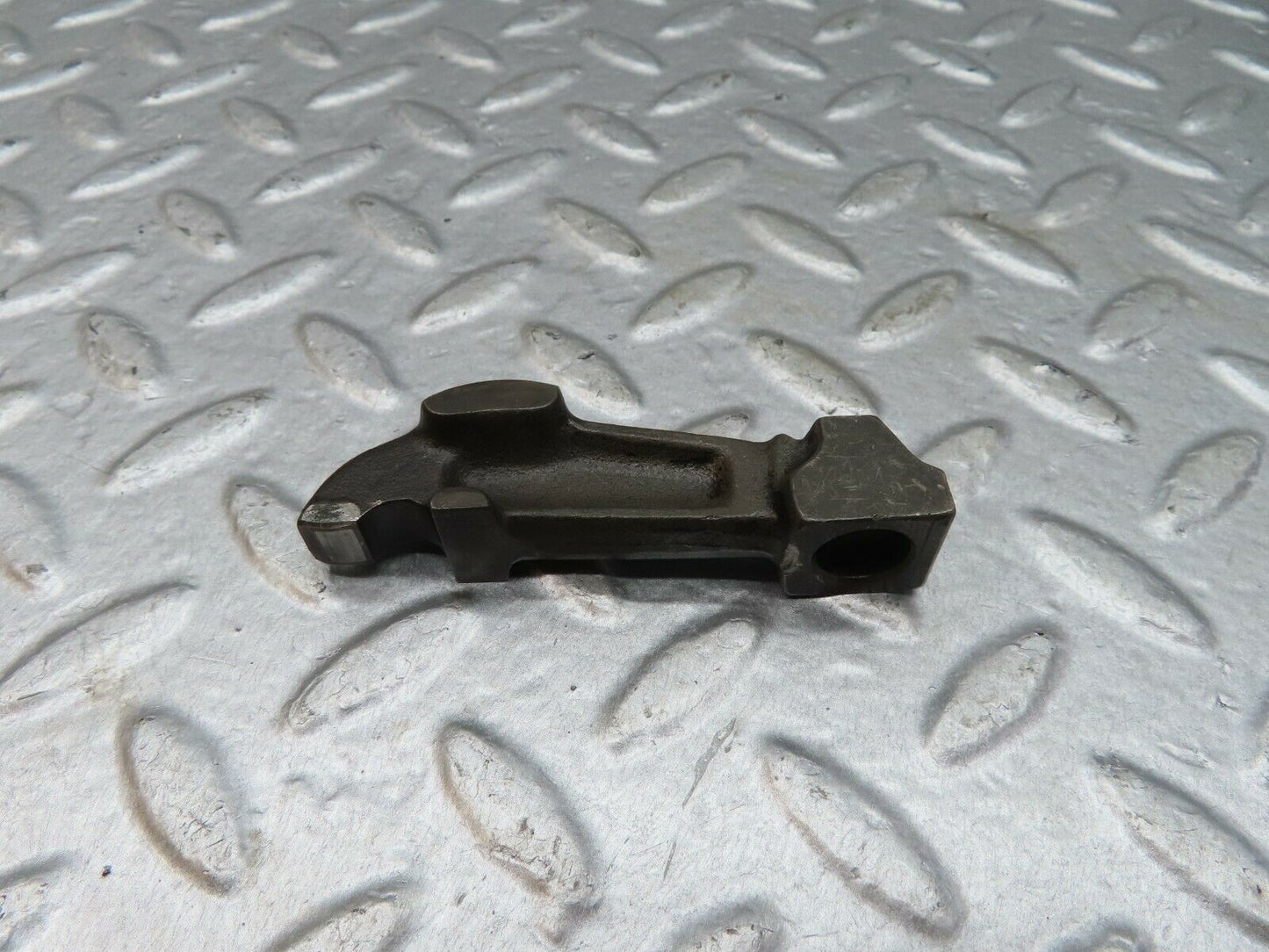 18064 Mercedes-Benz W123 200 Valve Rocker Arm With Retaining Spring