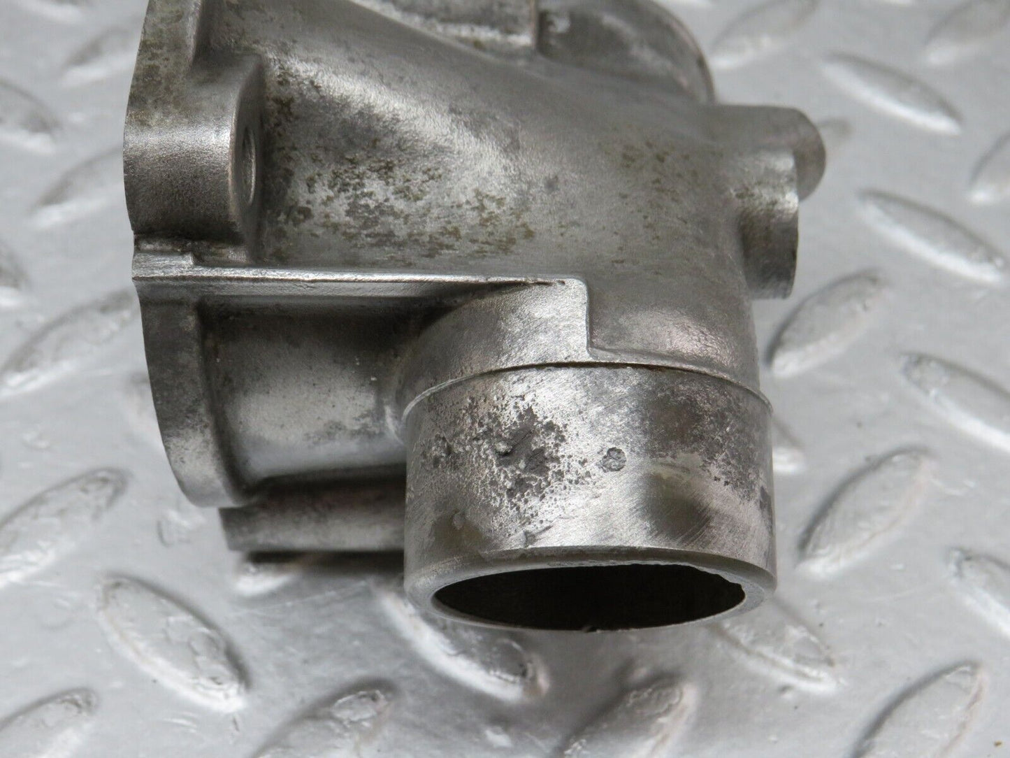 36258 Mercedes-Benz W126 420SE Water Pipe Socket