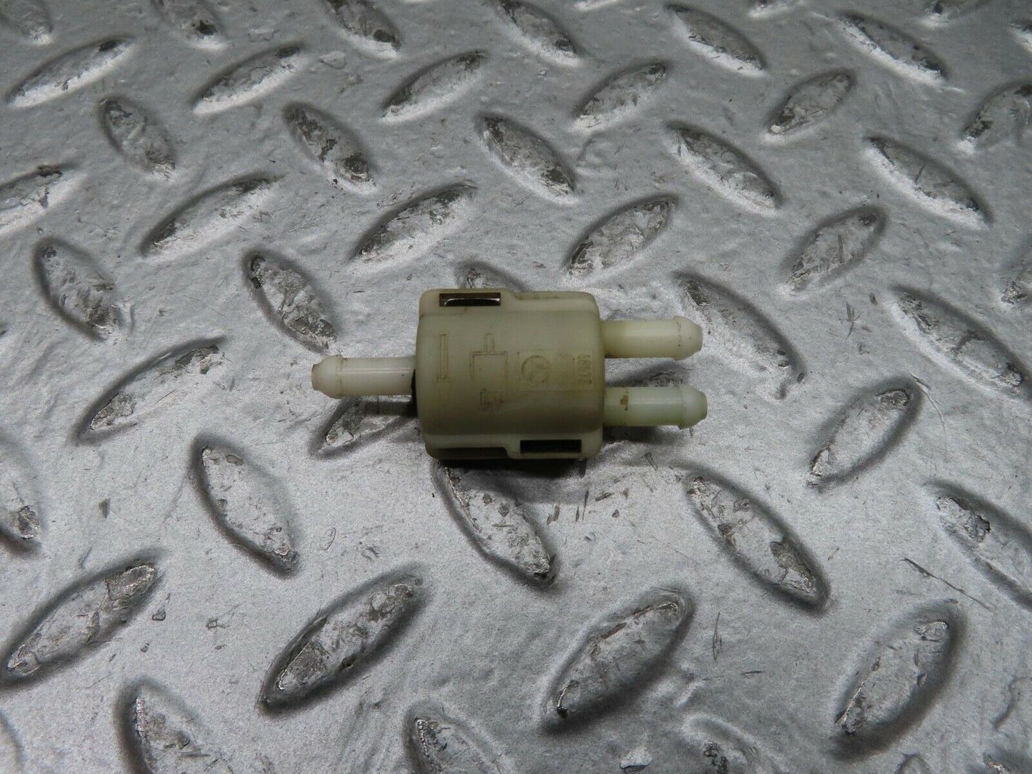 15370 Mercedes-Benz W123 230E Windscreen Washer Fluid Distributor