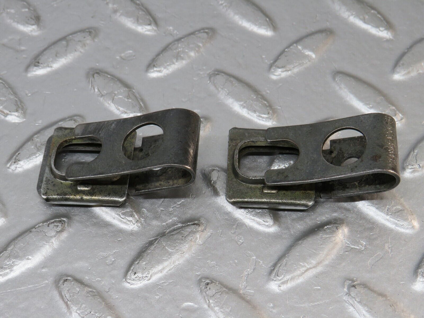 34480 Mercedes-Benz C126 380SEC Coupe Fuel Injector Bracket