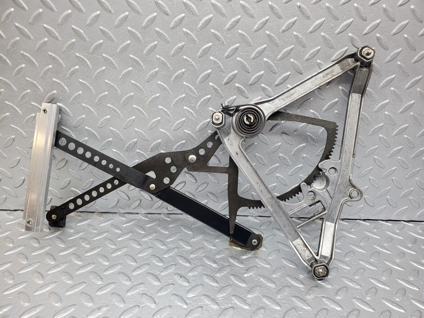 45713 Mercedes-Benz W126 420SE Front Left Power Window Regulator 13927