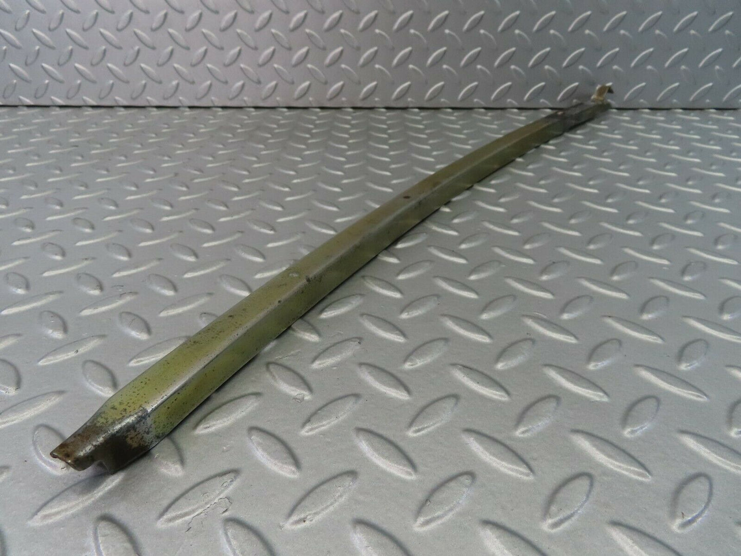 7283 Mercedes-Benz W116 450SE Front Right Window Channel