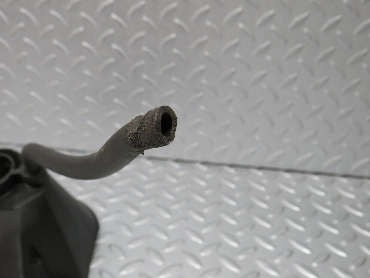39399 Mercedes-Benz R129 320SL Coupe Roof Folding Lift Cylinder Cover R 1297700462