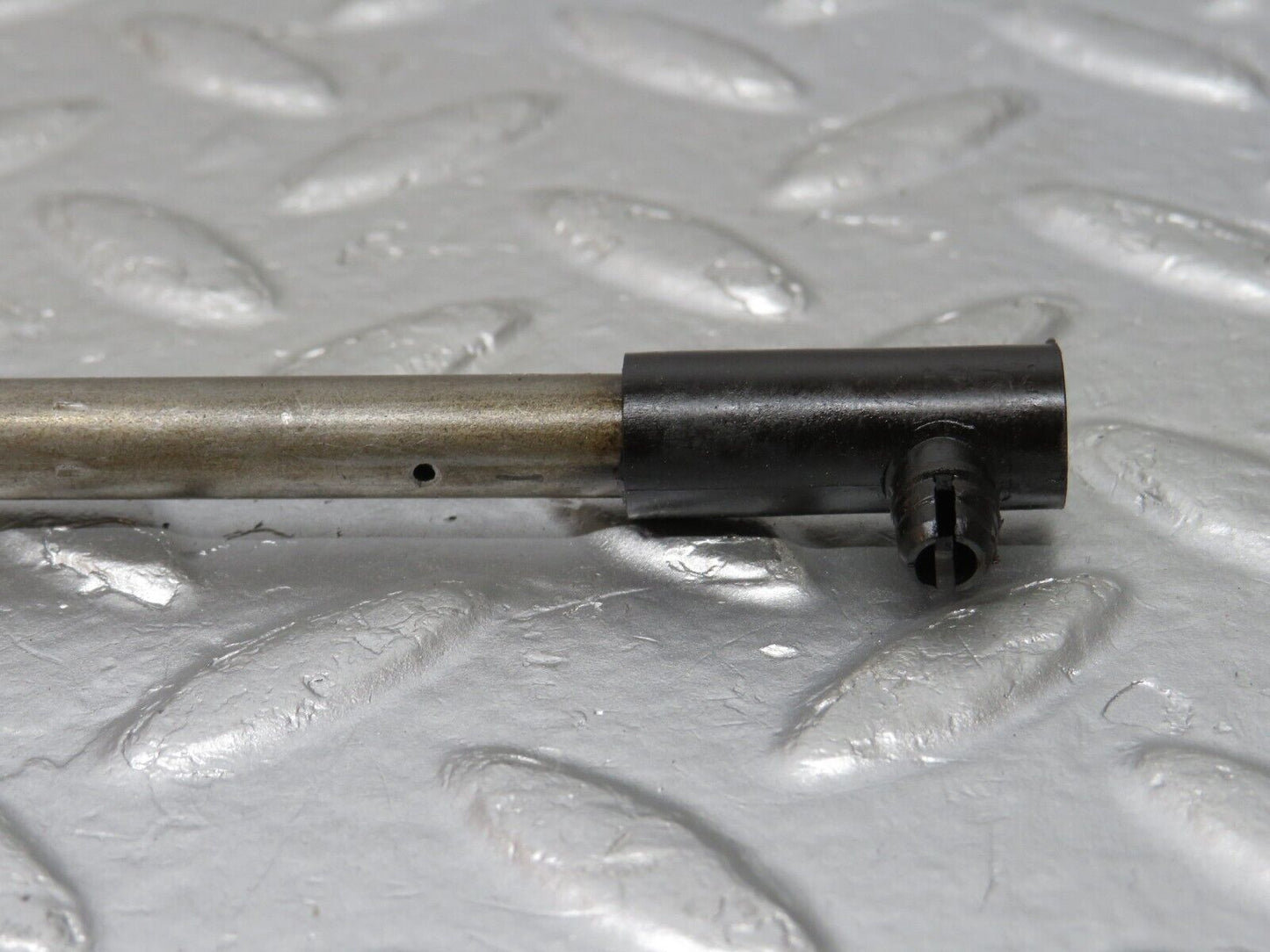 32958 Mercedes-Benz C107 R107 450 V8 Camshaft Oil Tube